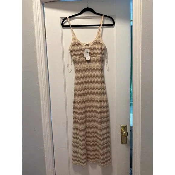 Hollister Crochet Midi Dress Tan Brown Chevron Wave Knit NWT Size 8 - Picture 1 of 3